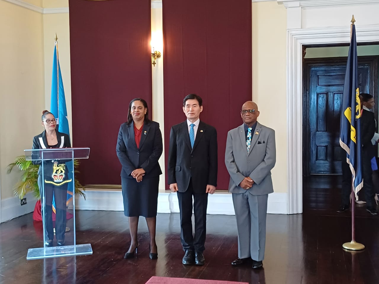 Ambassador Kwon presents credentials to His Excellency Cyril Errol Melchiades Charles, Governor General of Saint Lucia