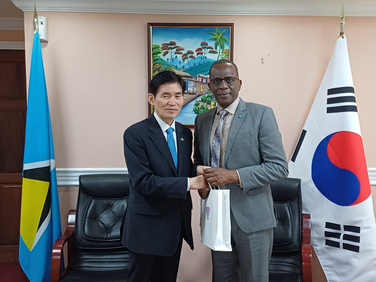 Ambassador Kwon meets with Honourable Prime Minister Philip J. Pierre of Saint Lucia